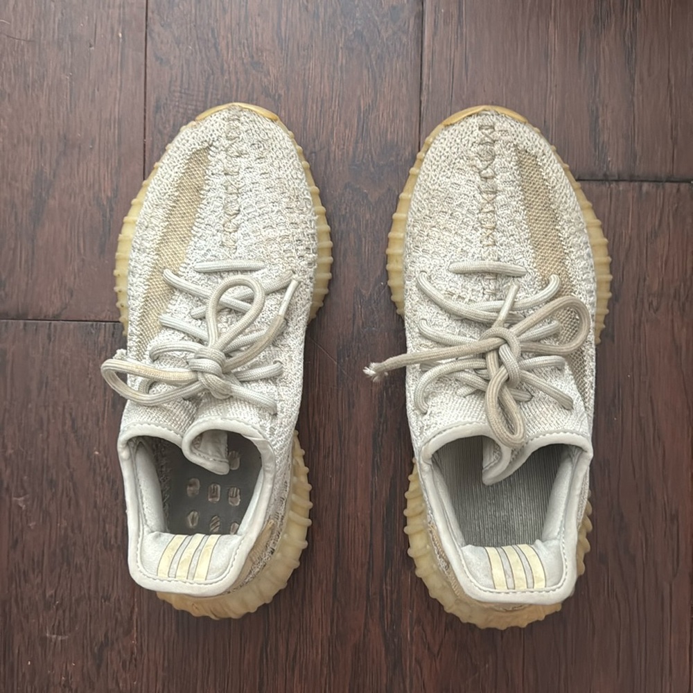 yeezy 350s size 4